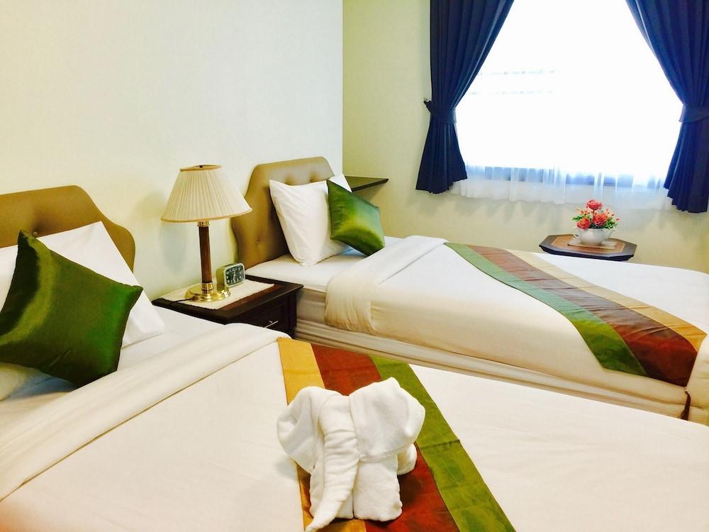 Yellow Ribbon Hills Boutique Apartahotel 3*